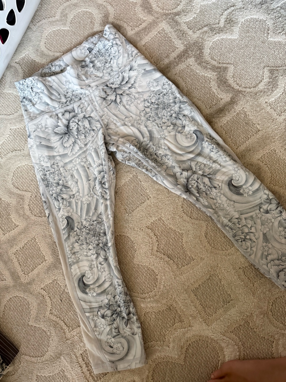 Floral Gray & White lululemon Leggings